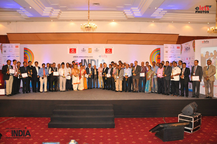 Group photo of all the awardees of e-India Award.